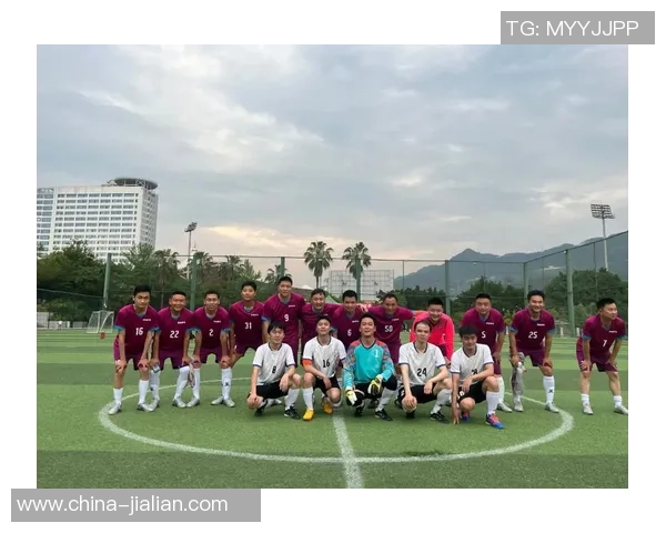 欧洲足球明星队队服设计理念与风格解析展现足球文化的魅力与时尚