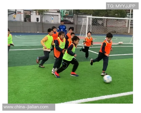 足球明星的器械训练秘籍视频分享助你提升球技与体能